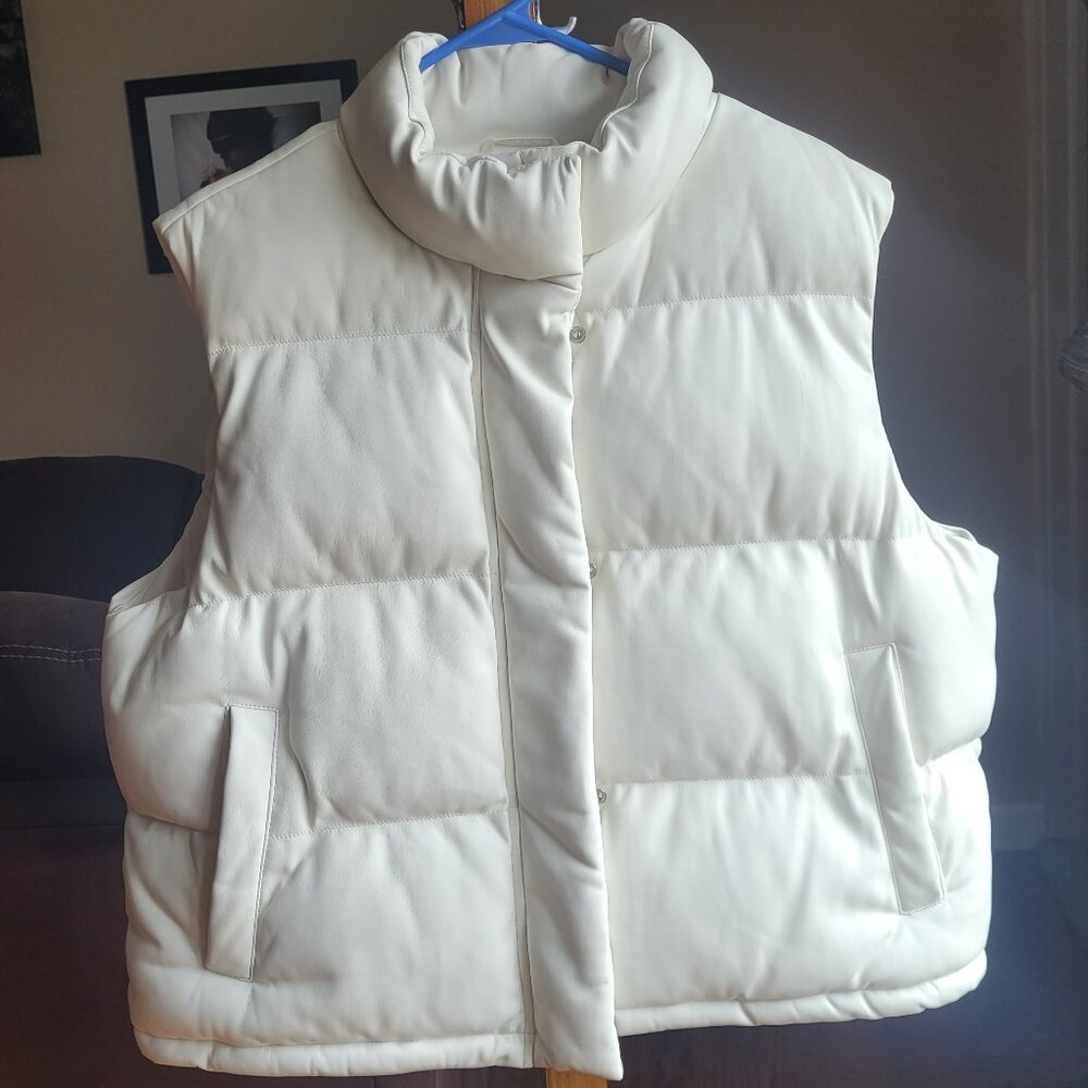Express‎ White Sleeveless Puffer Vest